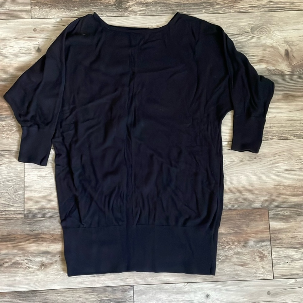 ⭐️3 FOR  $8⭐️ see shop for items!
Old navey half sleeve knit sweater